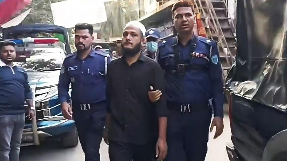 লক্ষ্মীপুরে অবৈধ ভোটের সিলসহ ব্যবসায়ী আটক